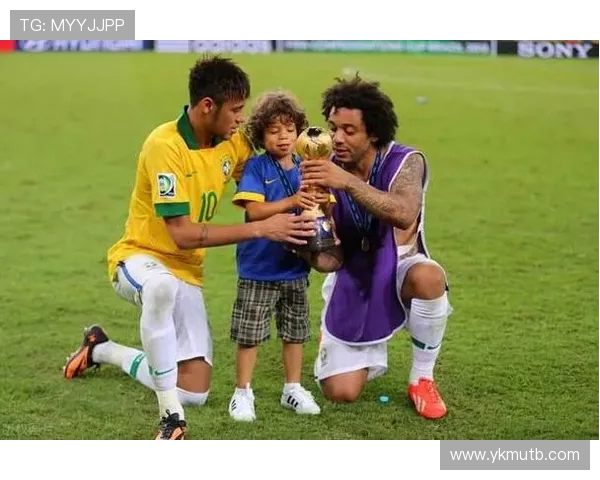 恩佐晒童年合照贺迷你罗生日，球迷：交出手机相册！(1)